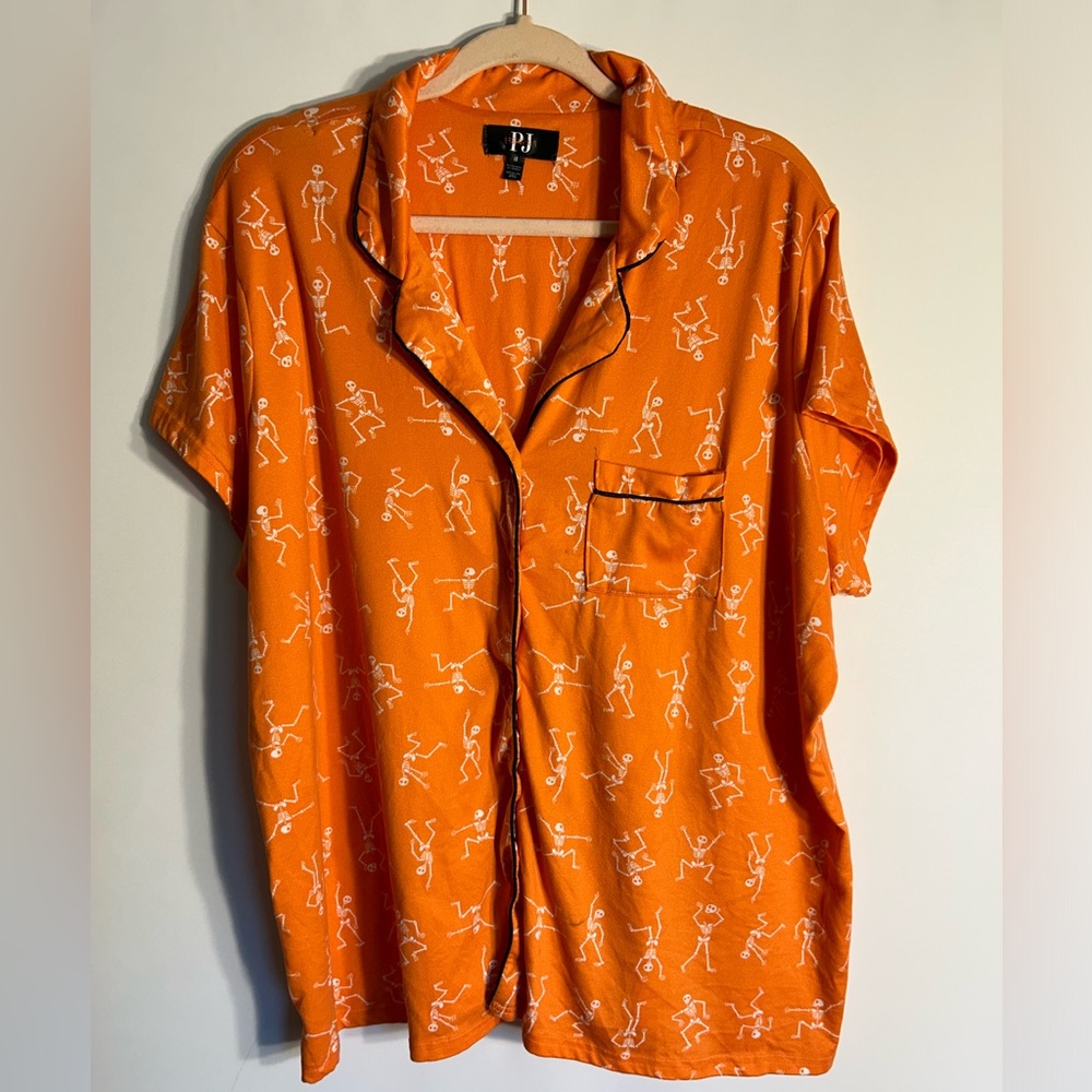 PJ ESSENTIALS HALLOWEEN SHORT SLEEVES PJ TOP WOMAN SIZE 1X WITH SKELETONS PRINT
